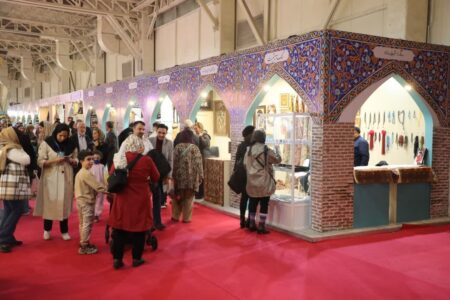 درخشش صنعتگران اردبیلی در سی و هفتمین نمایشگاه ملی صنایع‌دستی تهران