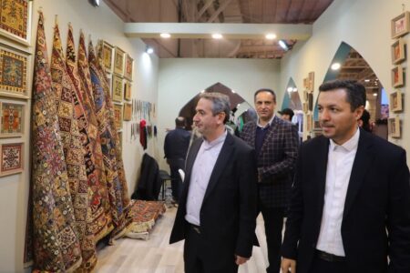 مشکلات هنرمندان صنایع‌دستی را پیگیری می‌کنیم