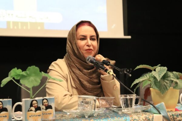 نشست ادبی «دو پنجره» با حضور طیبه شامانی در کانون پرورش فکری اردبیل برگزار شد
