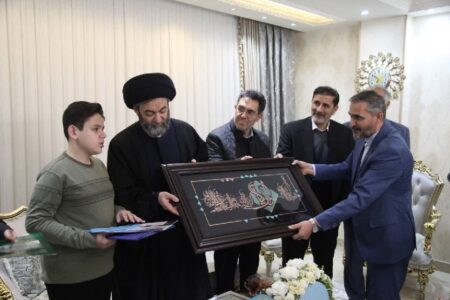 تجلیل  امام جمعه اردبیل از نابغه قرآنی «امیرهادی بایرامی»