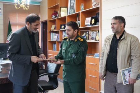 تقدیر معاون اجرایی سپاه استان از شهردار اردبیل برای فراهم‌سازی زیرساخت‌های تجمعات مردمی در حمایت از وطن