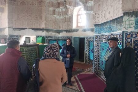 محوطه‌های تاریخی اردبیل در ایام نوروز با حضور راهنمایان گردشگری میزبان مسافران بودند