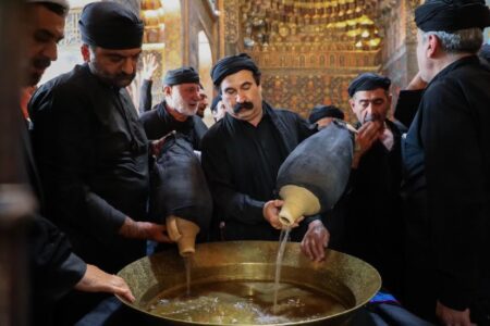 آیین سنتی طشت‌گذاری در بقعه شیخ صفی‌الدین اردبیلی برگزار شد